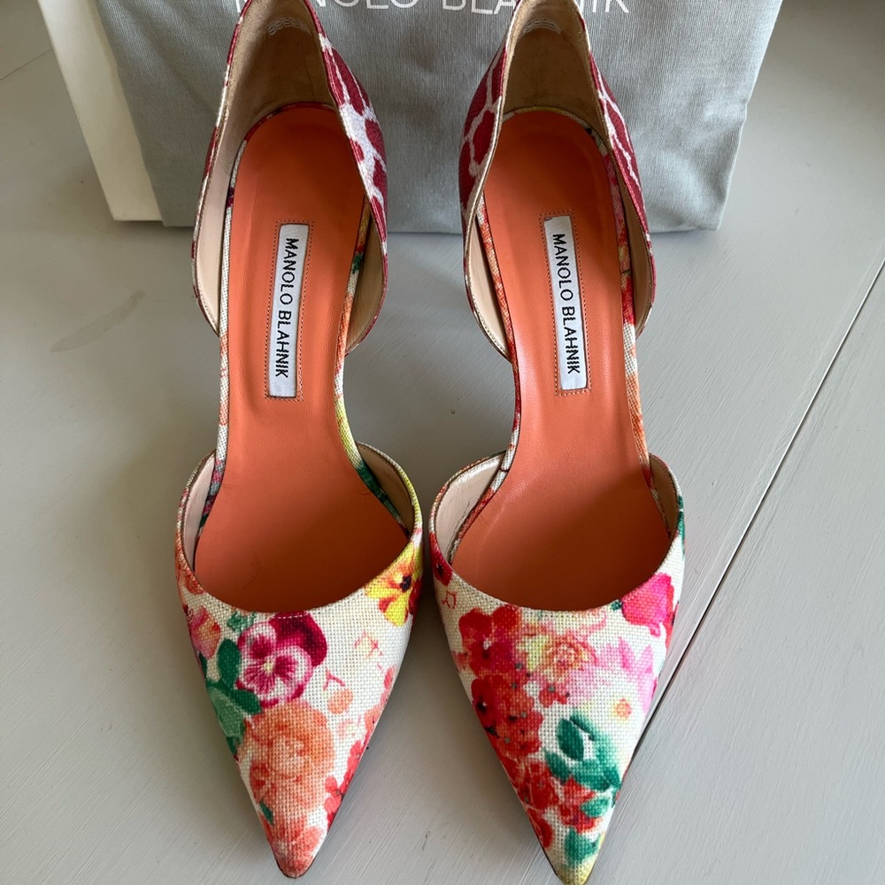 Manolo Blahnik Tayler size 9